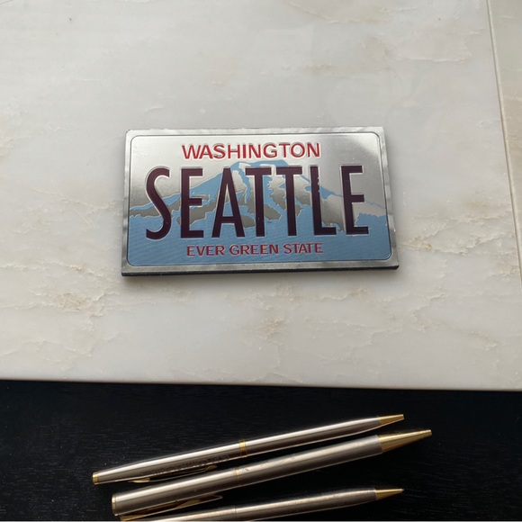 Large Seattle Magnet - Picture 2 of 2